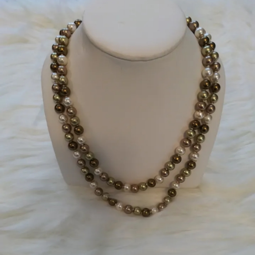 Small long pearls necklace